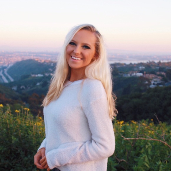 Meet your Posher, Olivia - Picture 1 of 2